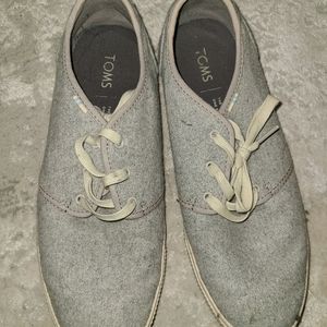 Toms Size M9